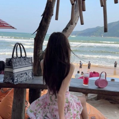 HannesBi's profile picture. "You make my world brighter just by being in it."