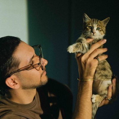 asletaha's profile picture. ʜɪꜱ ʟɪꜰᴇ ɪꜱ ᴀᴍᴏɴɢ ʟɪɢʜᴛ ᴀɴᴅ ᴄᴏʟᴏʀꜱ 🐋🪐. ᴄɪɴᴇᴍᴀᴛɪᴄᴀ. / founder of : nahang magazine https://t.co/865PnJHVhw