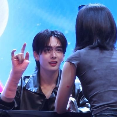 BabeSantapp's profile picture. ⌇ ขายวิญญาณให้แซนต้า พงศภัค • @Ppsanta ᰔ @perthppe  | —• #รีวิวของนอแนน ෆ