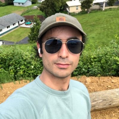 javi_mendizzle's profile picture. On the outside constantly observing the chaos from both sides.