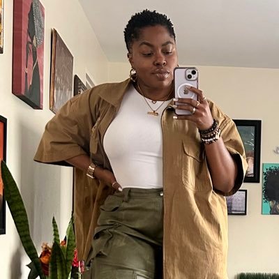 LiPSTiCKandJAYS's profile picture. A Black girl who is nerdy but when I dance I be like owwww -flips hair- 30+ Twitter. Sometimes I sing. IG: just1shani #AYAT
