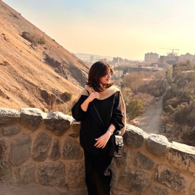 kosar_she's profile picture. | ناراضی از زمان و مکان | INFP | نازک‌نارنجی |