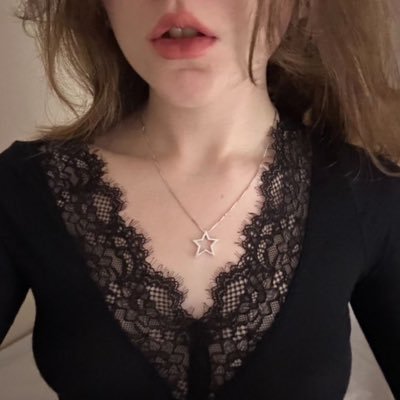 zombsnerdy's profile picture. não escondi um corpo nas moitas do parque são gonçalo na quinta feira .