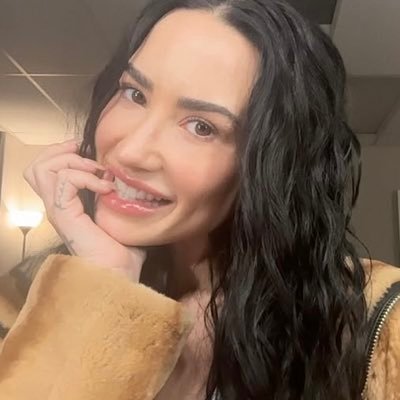 eyrcel's profile picture. social suicide