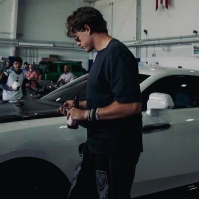 joeyb_1989's profile picture. imagine i said something cute and funny and creative here