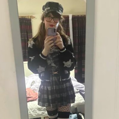 e_victoriann's profile picture. I like trains, I like autism map games and I like the woke