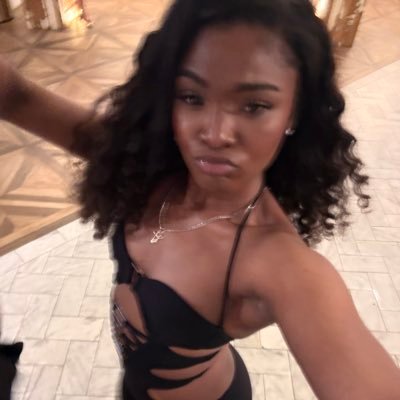 anikamakayla's profile picture. 