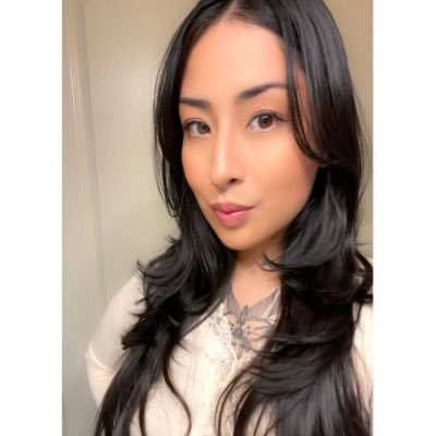 soybronte's profile picture. wut.