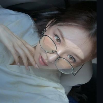 nayeeonmygirl's profile picture. ·˚ only  twice 🏰