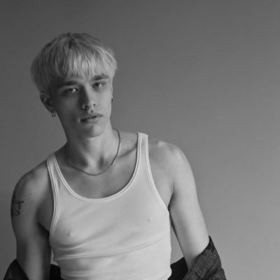 grumpydracon's profile picture. may the force be with you