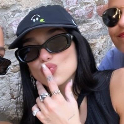 aesmiku's profile picture. saying in english things i could be saying in portuguese