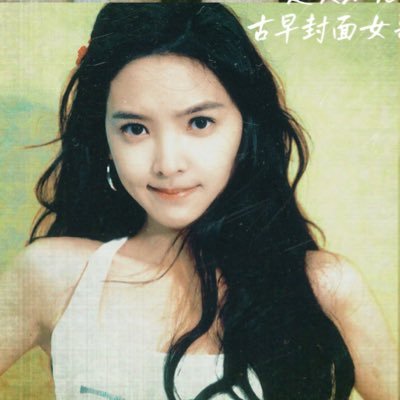 soapberryy's profile picture. 여름이었죠. 매일 밤 운동장에서 별을 새면서 뛰었어요. 계속 공부를 하는 것도 괜찮은 선택이었지만 밤 하늘을 보면서 정말로 좋아하는 일을 해야겠다는 생각이 들더라고요. 매일 같이 뛰고 들어 가던 길에, 엄마에게 "저 다시 음악 배울게요" 라고 말했어요.