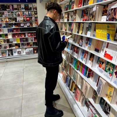 uzuiei's profile picture. don’t blink you’ll miss it.