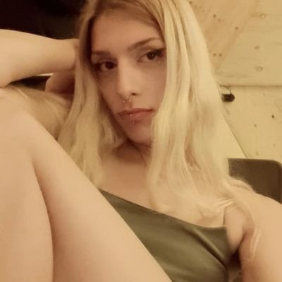 siricharis's profile picture. bana yaklaşmayın dilimin altında jilet taşıyorum • haters make me famous 💅🏻