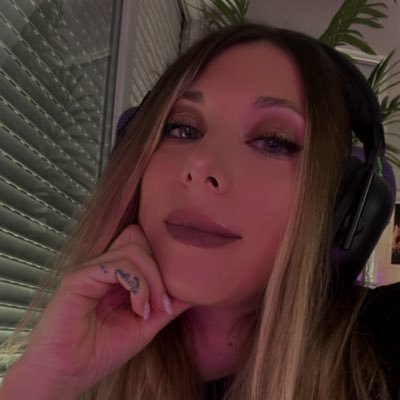 Schkaia's profile picture. @Twitch_fr Partner 🩷 Partner @Warcraft_fr @Fulllife_fr // Dada 🐾