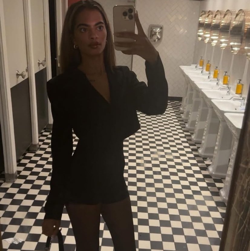 Yasnikky9's profile picture. 