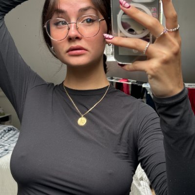 Porte05600103's profile picture. 21 ☀️ let’s not tell anyone 😉