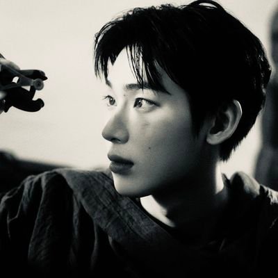 manifestinikki's profile picture. ❪ ٬ 나는 왕이다 • 𝐼'𝑚 𝑦𝑜𝑢𝑟 𝑓𝑒𝑣𝑒𝑟. ⠀⠀ ⠀⠀ ⠀⠀ ⠀⠀ ⠀⠀ ⠀⠀ ⠀ ©𝗅𝗂𝗏𝗂𝗇𝗀 𝗂𝗇 𝐍𝐘. — #loatwt : 𝐂𝐇𝐀𝐎𝐒 ⠀⠀߸⠀