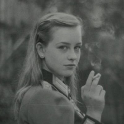 FitnaGirl's profile picture. ☦️ Le Royaume de Dieu commence en nous.

J’aime pas les marrons, sauf en crème.