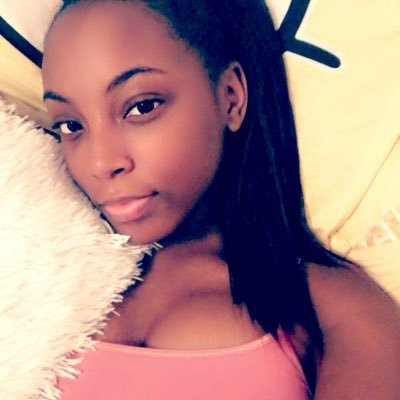 tinyevette's profile picture. put up and out tha way.