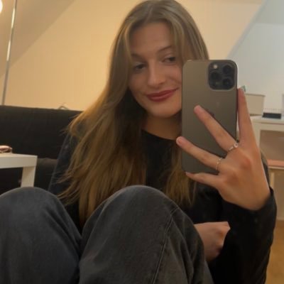 _elisedenis's profile picture. 