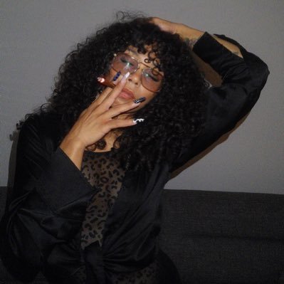 uneditedthots's profile picture. 🏳️‍🌈