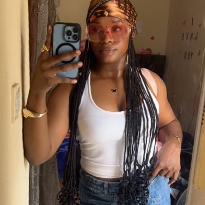 Ella_spec's profile picture. celebrity nail tech 💅💅💅💅