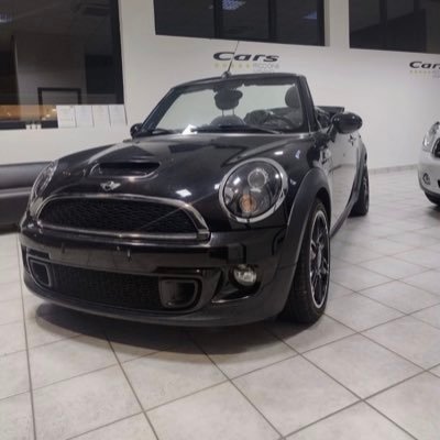 gaytwiniboy's profile picture. 