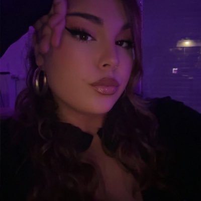 zabelrey's profile picture. take a look inside your heart, is there any room for me?