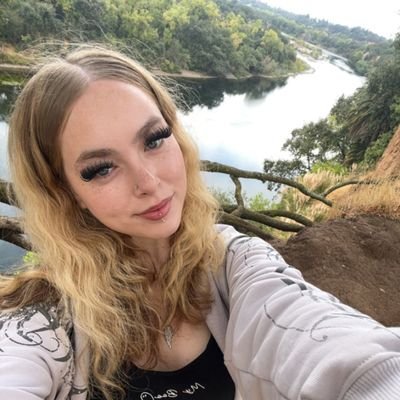 TrudeauAvril2's profile picture. 