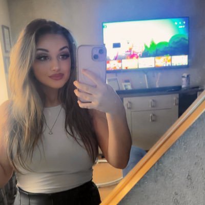 KayleySturgeonx's profile picture. 28