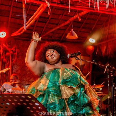 MFVoiceOfficiel's profile picture. MF VOICE  est une chanteuse qui évolue entre l’afro pop, le blues et la world music, passionnée de live