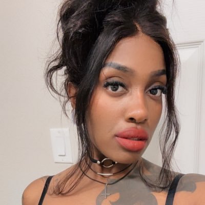 MochiMuffins_'s profile picture. Just a freaking weirdo who’s chronically ill 😭💕😂