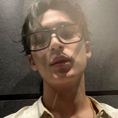 heslunie's profile picture. 