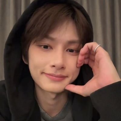 junniehannie's profile picture. 🍒🐱⚔️ | 🪽︰All night, walking to your light