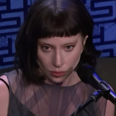 brnthisflop's profile picture. existindo em várias realidades e lendo tweets em voz alta em todas elas