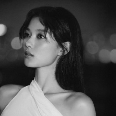 mooninamber's profile picture. 