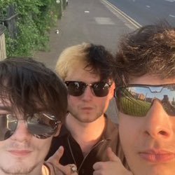 Elit3R6's profile picture. 22 | Junior Graphic Designer | @AelixGG