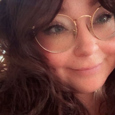 _zoeenoel's profile picture. blah blah blah video games, concerts, and Tai 💜