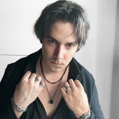 vbmnasrt's profile picture. A rose in the darkness.