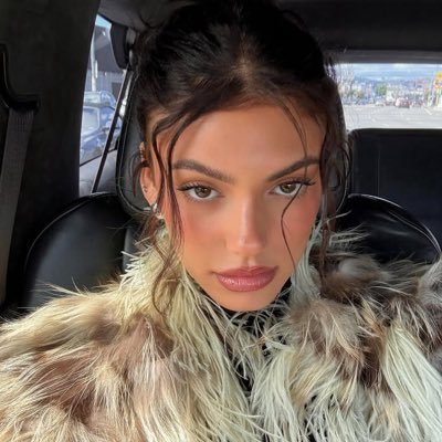 slutbhvr's profile picture. nsfw of @tropicbratz