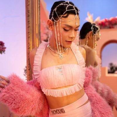 wdymwhosecha's profile picture. main acc (please follow) : @whosechayall