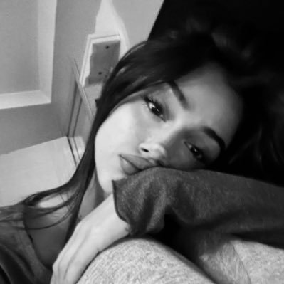 7lvcls's profile picture. نصف قلبي دُفن مع ابي.