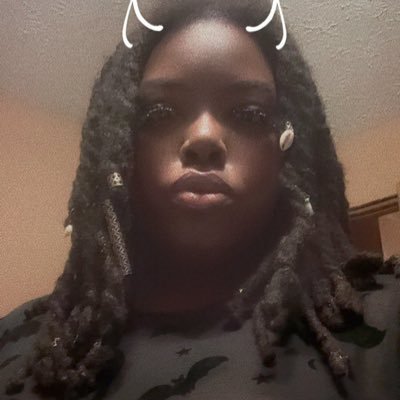 PeonyOnTheAltar's profile picture. i just be talking to myself on twitter.