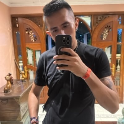 labuenamiperro's profile picture. | ♡ | Tú leo de confianza ♌︎ |soy lo más bipolar del mundo.