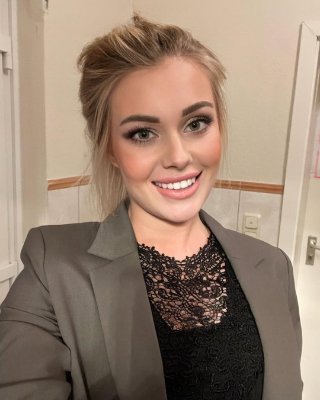 2Ella0602q2's profile picture. "A lion king rules over a pride of lions, but a lioness rules over the lion king."🤷‍♀️🤷‍♀️🤷‍♀️