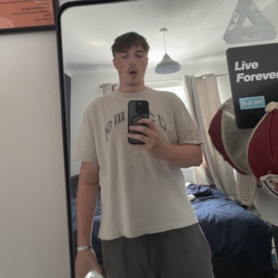 b2aden's profile picture. 