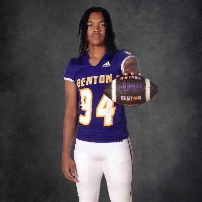 XVillamor2027's profile picture. Xavier Villamor | Class of 2027 | DE/LB | 6′3″ 210 | Benton HS (LA) | GPA: 3.56 | AGTG 🙏 | Highlight 🎥: https://t.co/OMjdstb6uG