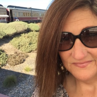 suzisarcasm's profile picture. 