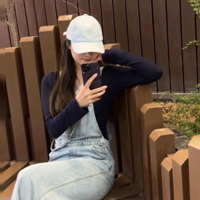 itsmeEL_13's profile picture. Designing dreams one stitch at a time.